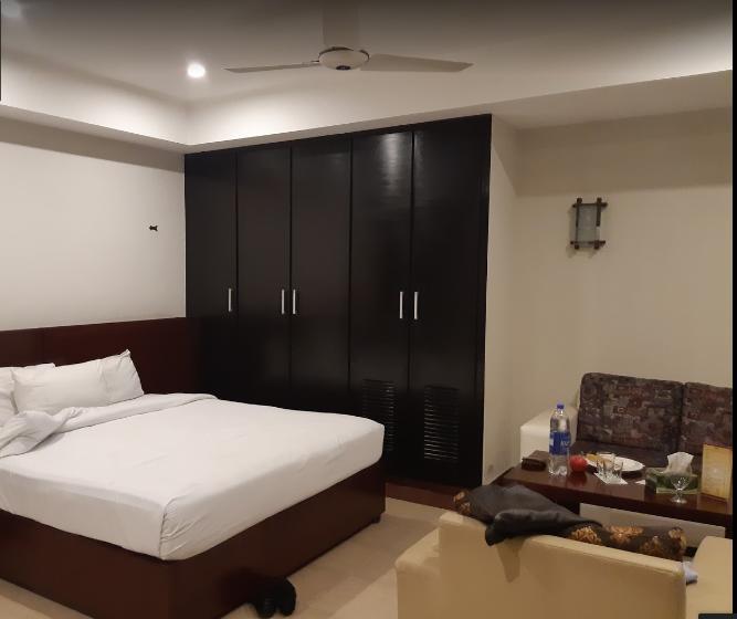 Hotel Multan Continental Exteriér fotografie